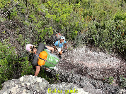Tijd voor geklauter, fotos Chapada Diamantina nationaal park, wandelingen & trekking met vlaamse reis-gids Ivan (die al 10 jaar in Bahia woont) voor uw rond-reis met begeleiding in het Nederlands in Brazilië