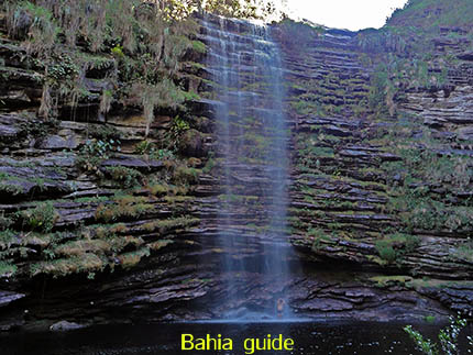 Trajano's favoriete douche : een 50 meter hoge waterval, fotos Chapada Diamantina nationaal park, wandelingen & trekking met vlaamse reis-gids Ivan (die al 10 jaar in Bahia woont) voor uw rond-reis met begeleiding in het Nederlands in Brazilië
