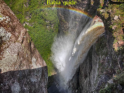 Cascata da Fumaça waterval waarvan je 380m naar beneden kijkt, fotos Chapada Diamantina nationaal park, wandelingen & trekking met vlaamse reis-gids Ivan (die al 10 jaar in Bahia woont) voor uw rond-reis met begeleiding in het Nederlands in Brazilië