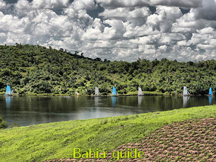 Dagelijkse routine van de Saveiro-zeilschepen, foto's Chachoeira en omgeving in het Recôncavo-gebied langs de Paraguaçu-rivier, op ontdekking met uw vlaamse reis-gids Ivan (die al 10 jaar in Bahia woont) en die zorgt voor uw rond-reis met begeleiding in het Nederlandsin Brazilië #BahiaTourism #IvanBahiaGuide #IvanSalvadorBahia #SalvadorBahiaTravel #ToursByLocals  #yourtoursbrazil #maurotours #bahiatopturismo #cassiturismo #bahiapremium #maisbahiaturismo #ibg #fernandobingretourguide #reconcavobaiano #bahiaguide #BahiaMetisse #FotosBahia #dirkvankerckhove #Guidedetourismesalvadorbahiabresil #TransatJacquesVabres #gaytravelbrazil #bestofbrazil #topofbrazil 