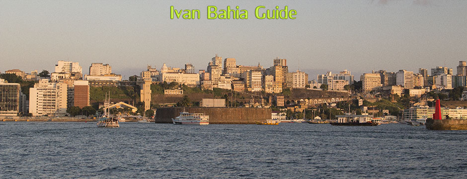We naderen Salvador per schip bij zonsondergang - Ivan Bahia Guide